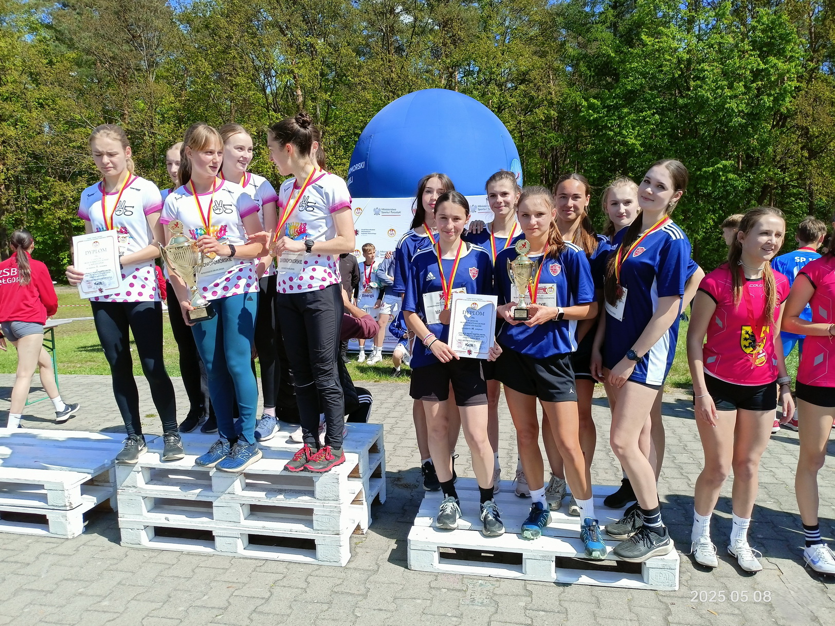 Zdjęcie Mistrzostwa Polski w Drużynowych Biegach Przełajowych 2025 (5)6bed679b-68ff-40bd-a2a5-8f60c8d63b5b.jpg w galerii Mistrzostwa Polski w Drużynowych Biegach Przełajowych